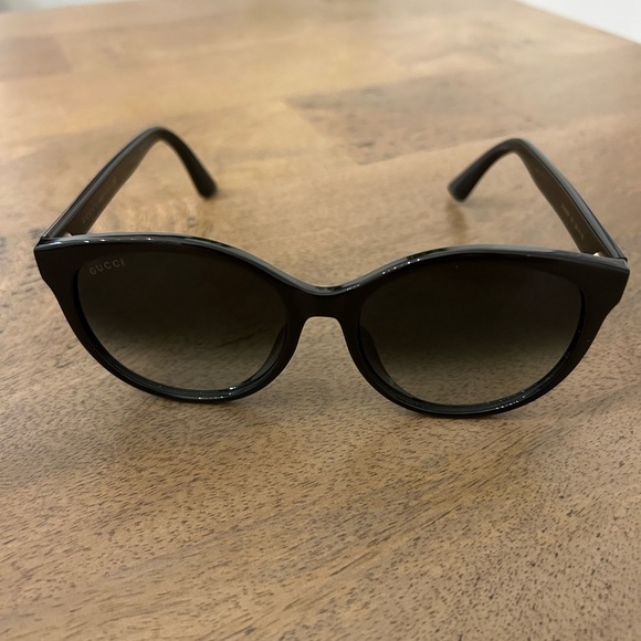 Gucci Black Sunglasses - Picture 4 of 8